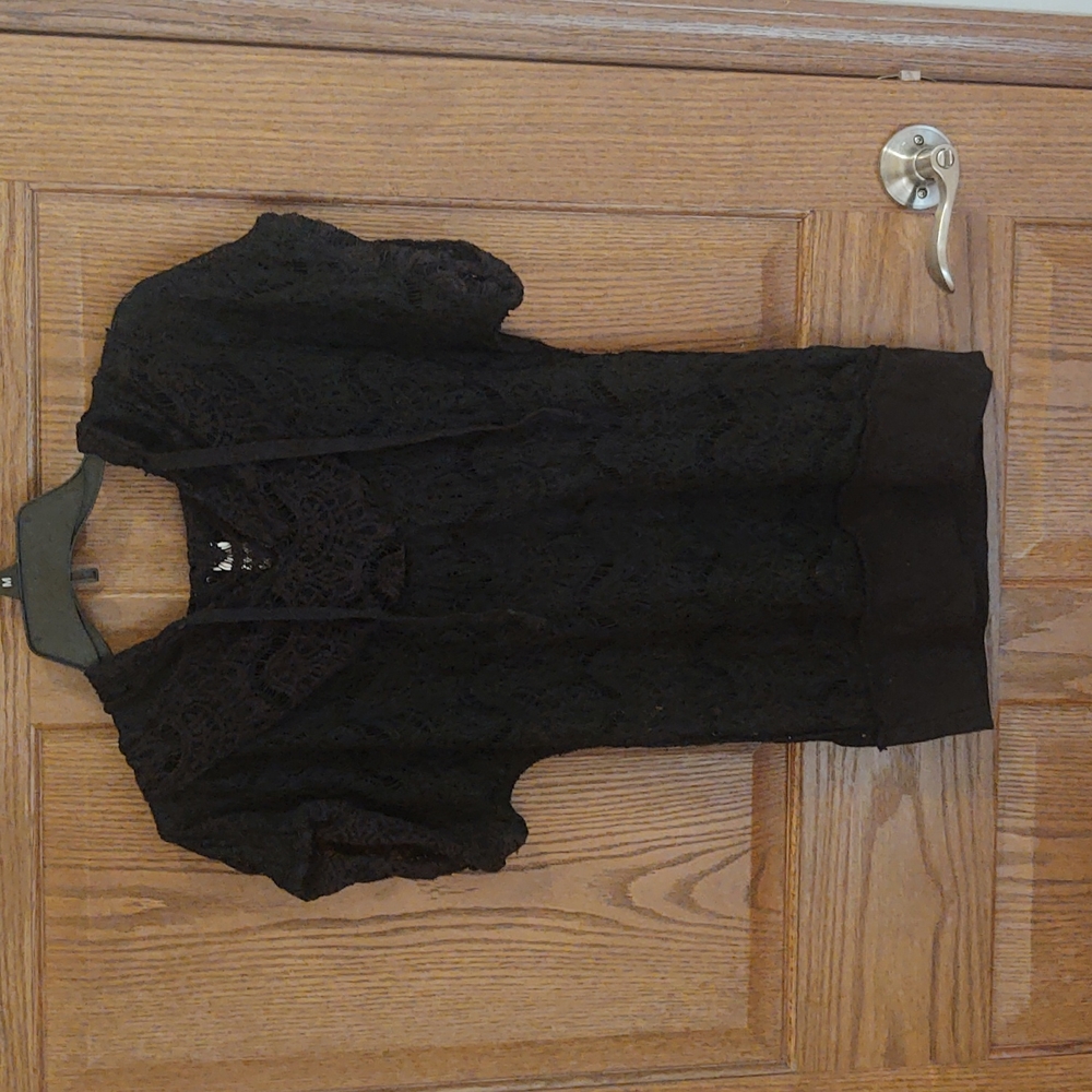 Lace hoodie with drawstrings and pocket